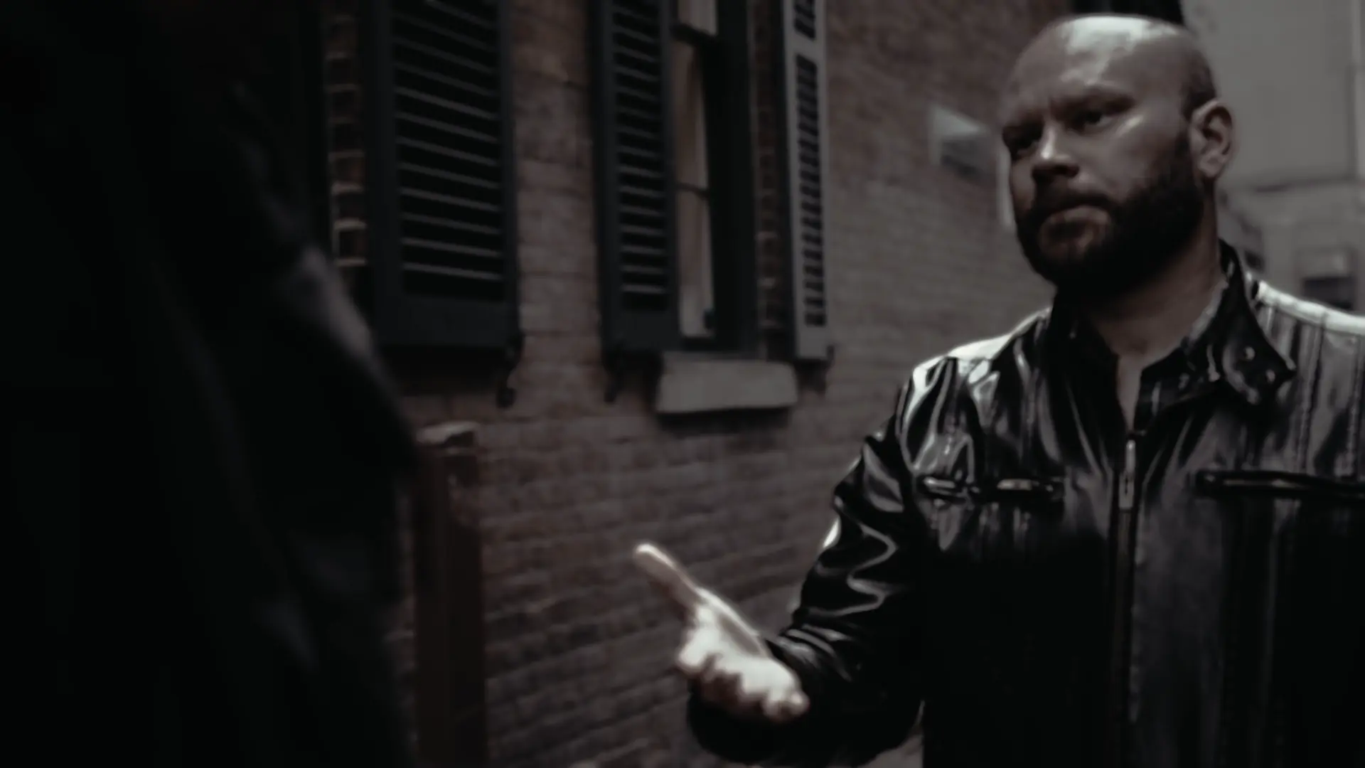 A Crime Story — the handoff in the alley